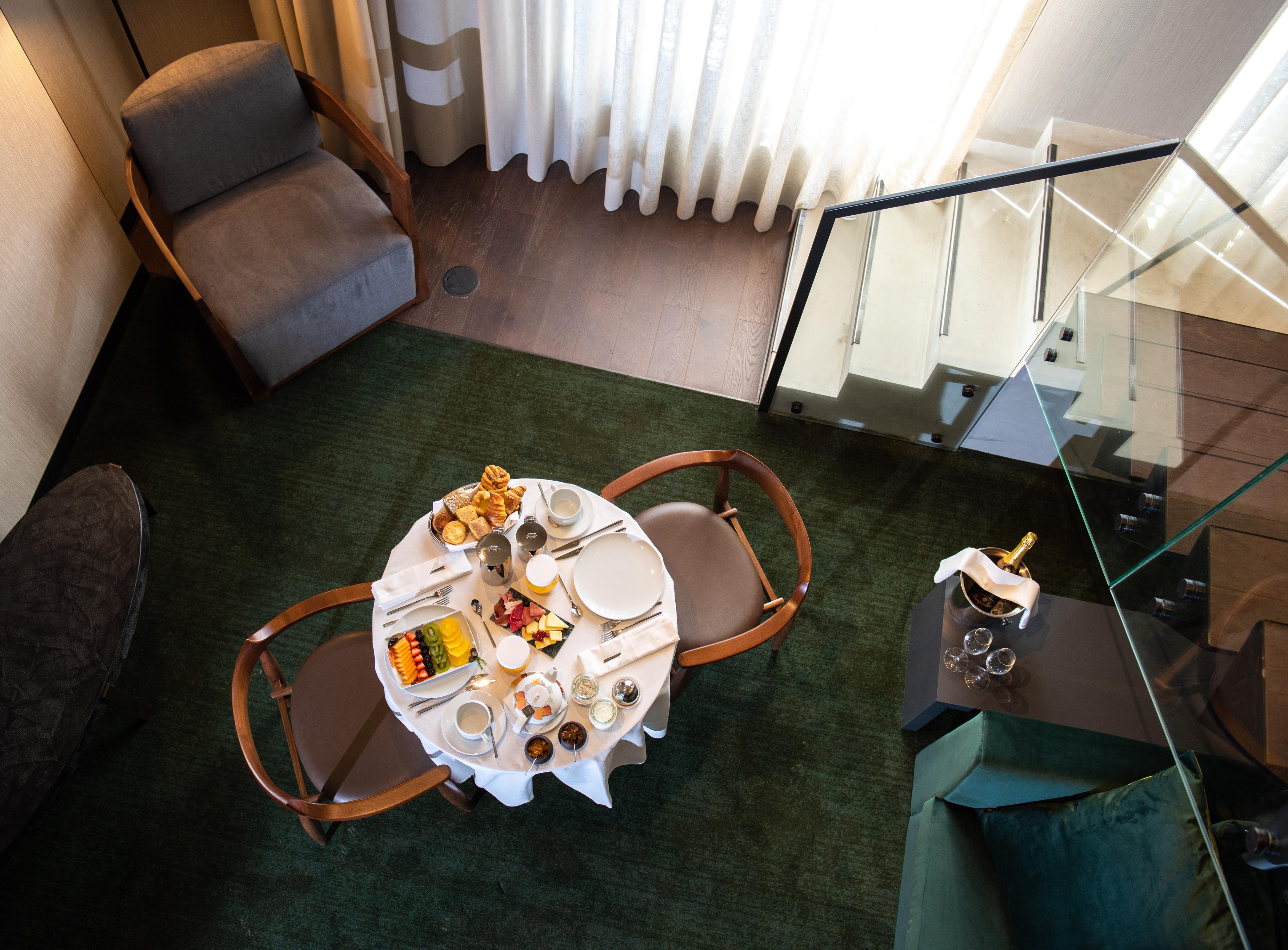 Отель Hilton Porto Gaia Вила-Нова-ди-Гая Экстерьер фото A table set for afternoon tea