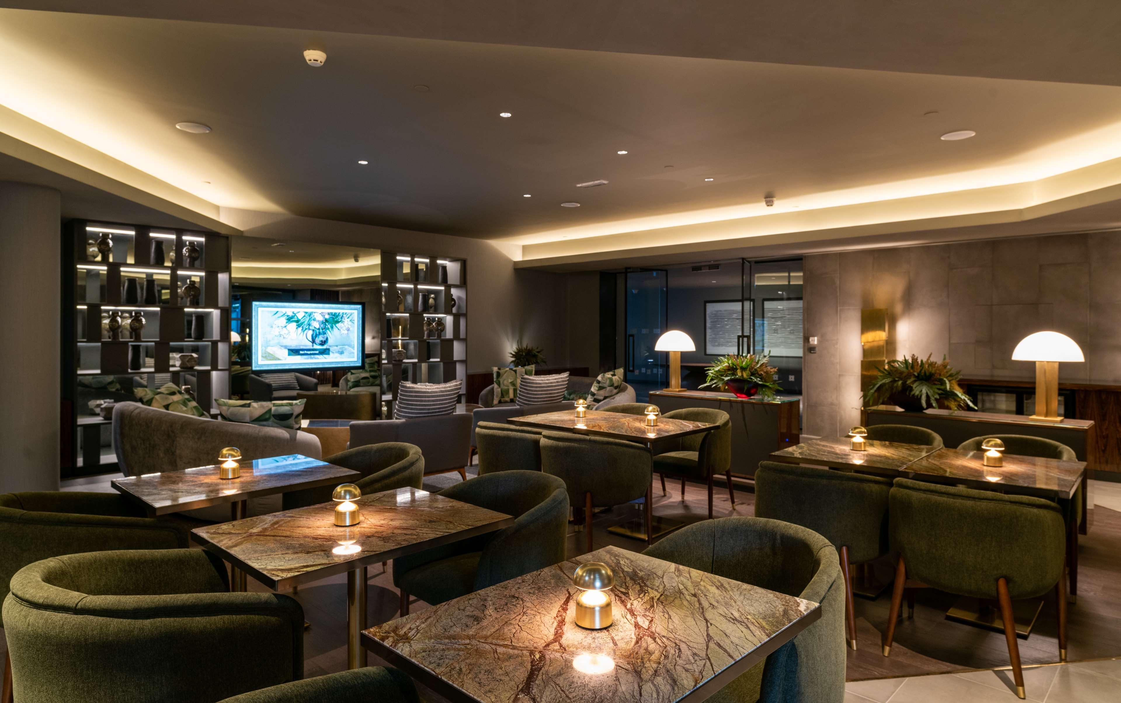 Отель Hilton Porto Gaia Вила-Нова-ди-Гая Экстерьер фото The lounge at the airport