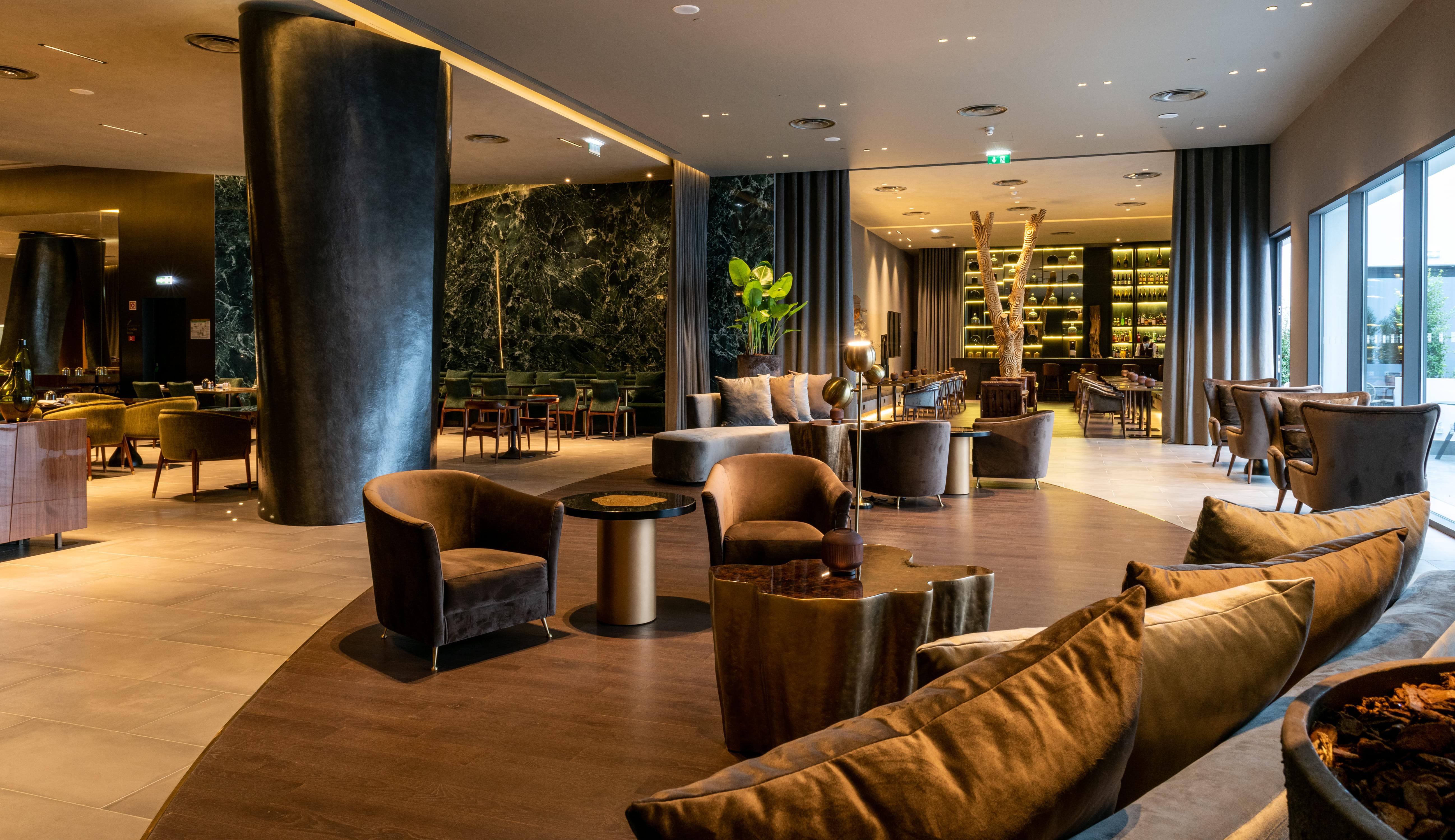 Отель Hilton Porto Gaia Вила-Нова-ди-Гая Экстерьер фото The lobby