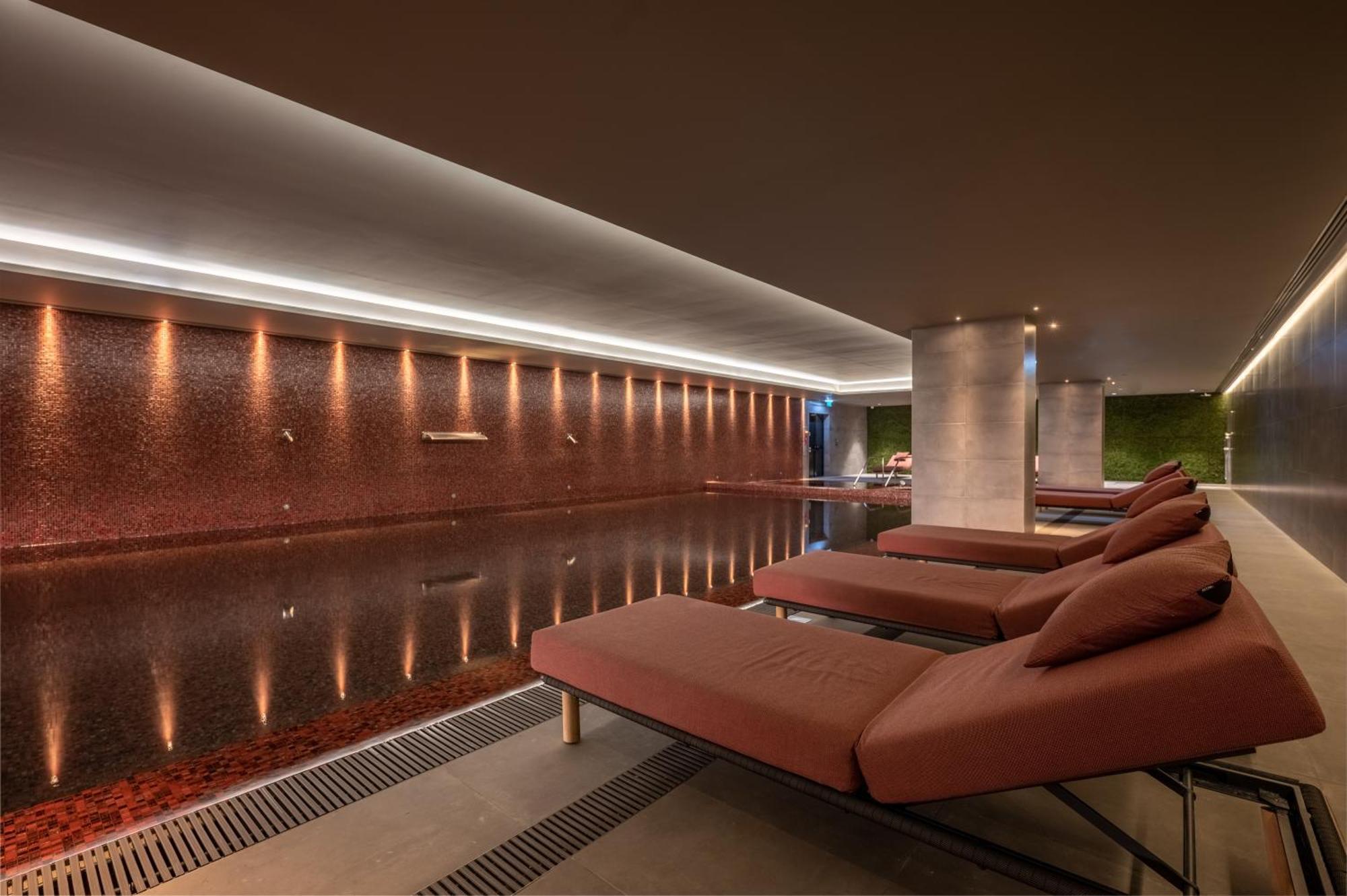 Отель Hilton Porto Gaia Вила-Нова-ди-Гая Экстерьер фото The spa at The Dorchester